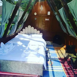 Campeggio Under Stars House, Vermosh