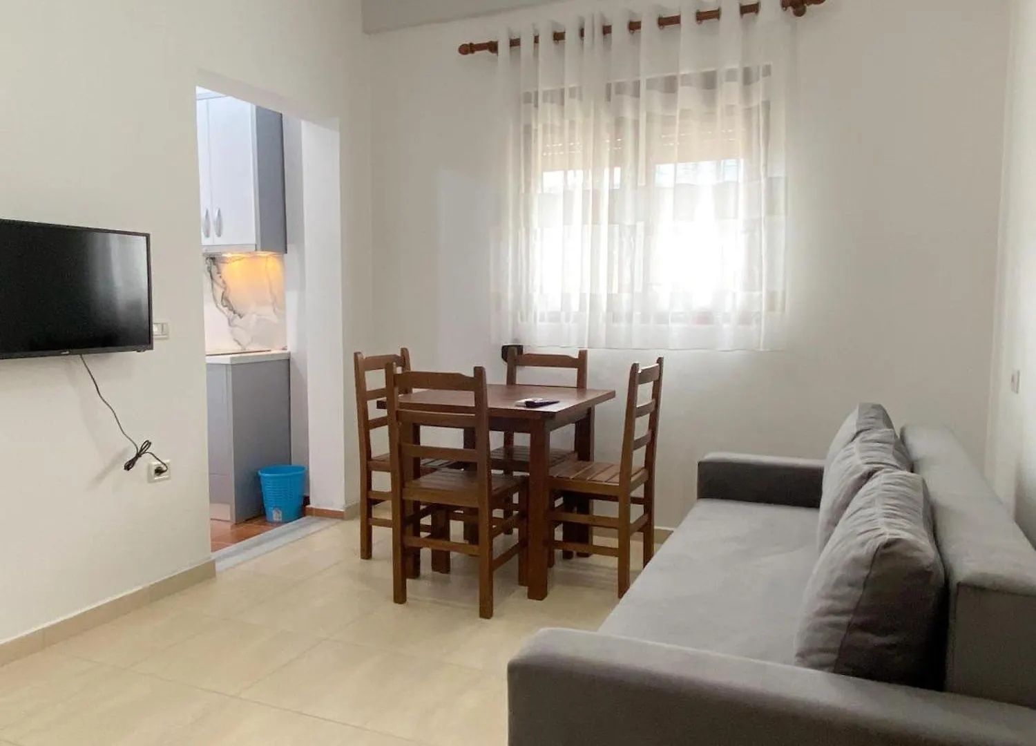 Family Apartments Himara  希马拉